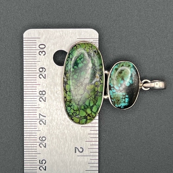 Tibetan Turquoise Spiderweb Pendant - Picture 4 of 6